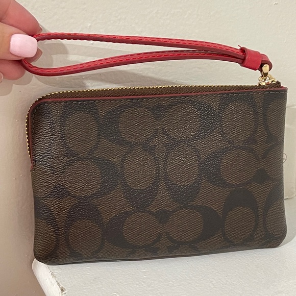 🆕 COACH wristlet with box - Picture 6 of 6